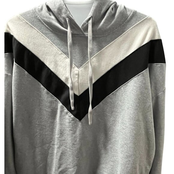 Black and White Patterned Pullover Sweater - Picture 1 of 2